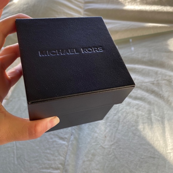 MK Watch Box 📦 - Picture 3 of 5